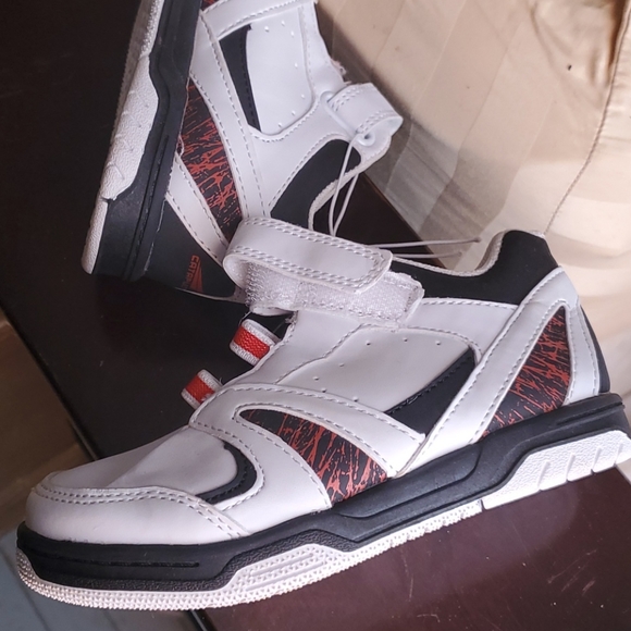 Shoe - Picture 2 of 3